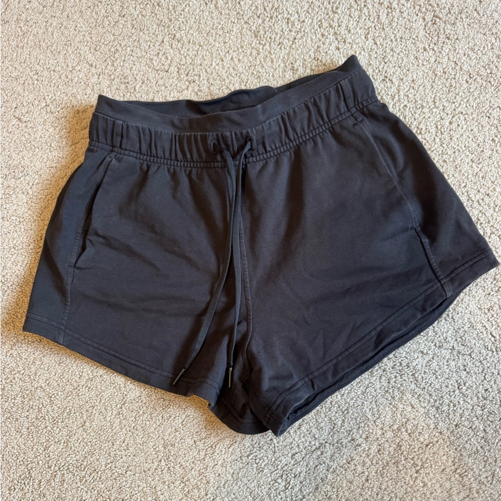 Lululemon Inner Glow HR Short 3” in Black Size 4 Women’s
